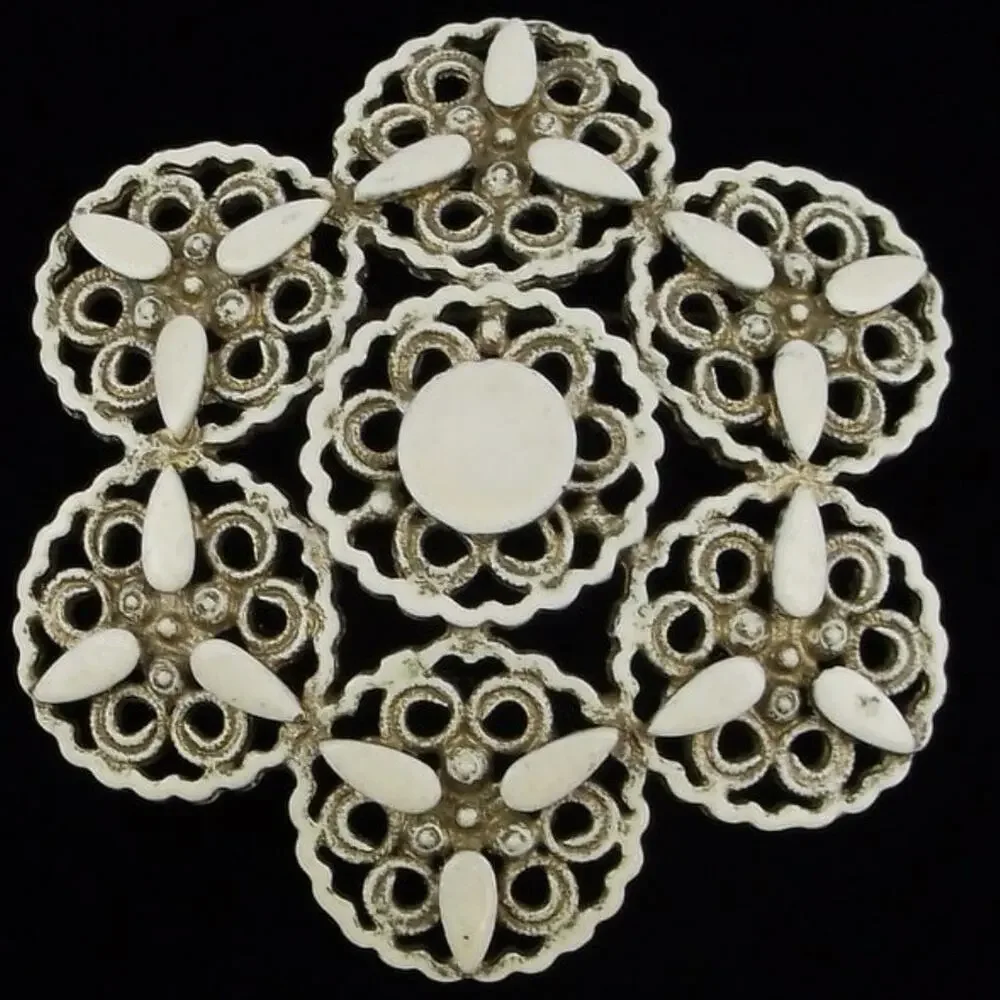 Vintage‎ Florenza ? Enamel Brooch Lace Cream White Gold Tone